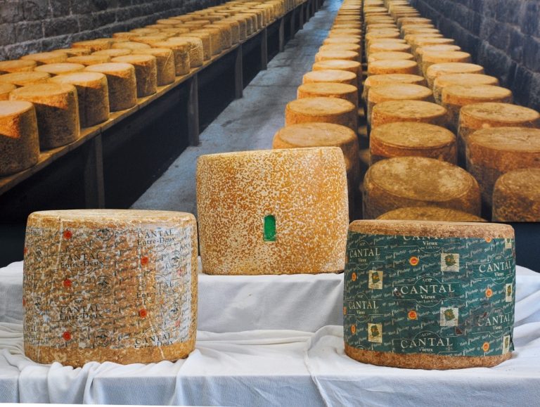 Nos Produits Fromagerie Des Monts Du Cantal 